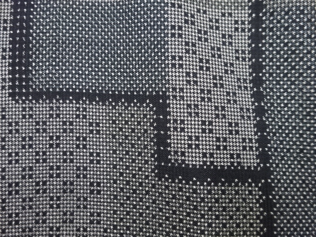 アンティーク　幾何学模様織り出し本場泥大島紬着物(5マルキ)